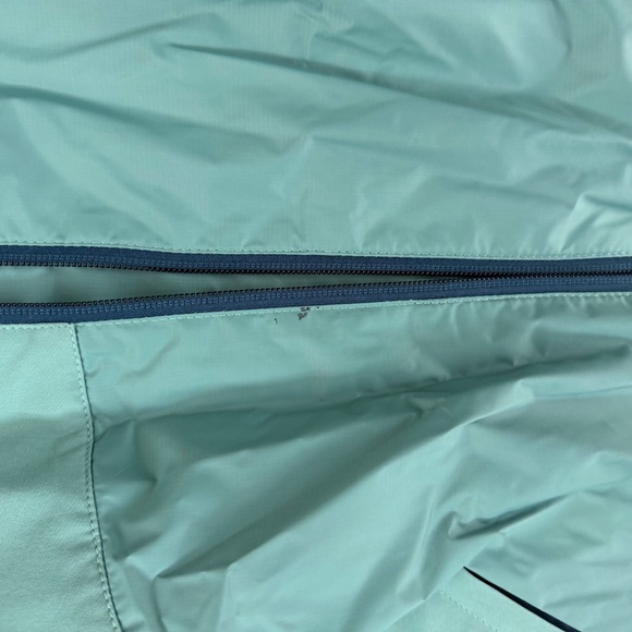 Helly Hansen Teal rain coat Jacket with Vibrant Red Interior - Picture 2 of 4